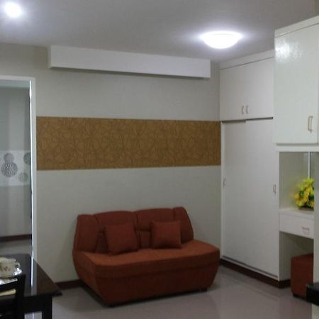 Big M Condotel Las Piñas Exteriér fotografie